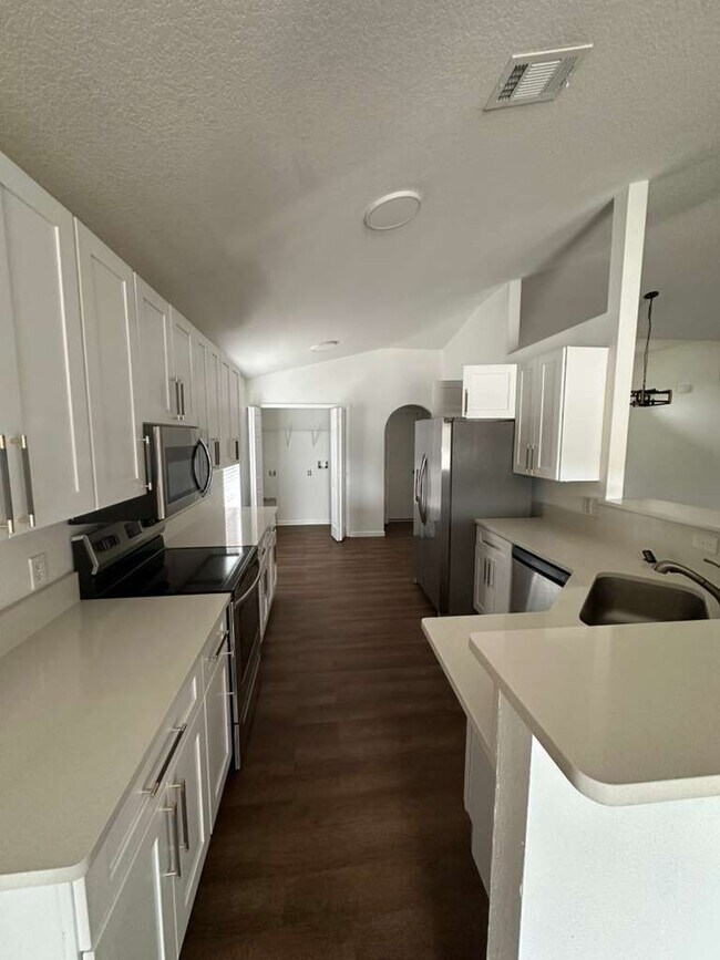 Building Photo - 703 Flagstone St