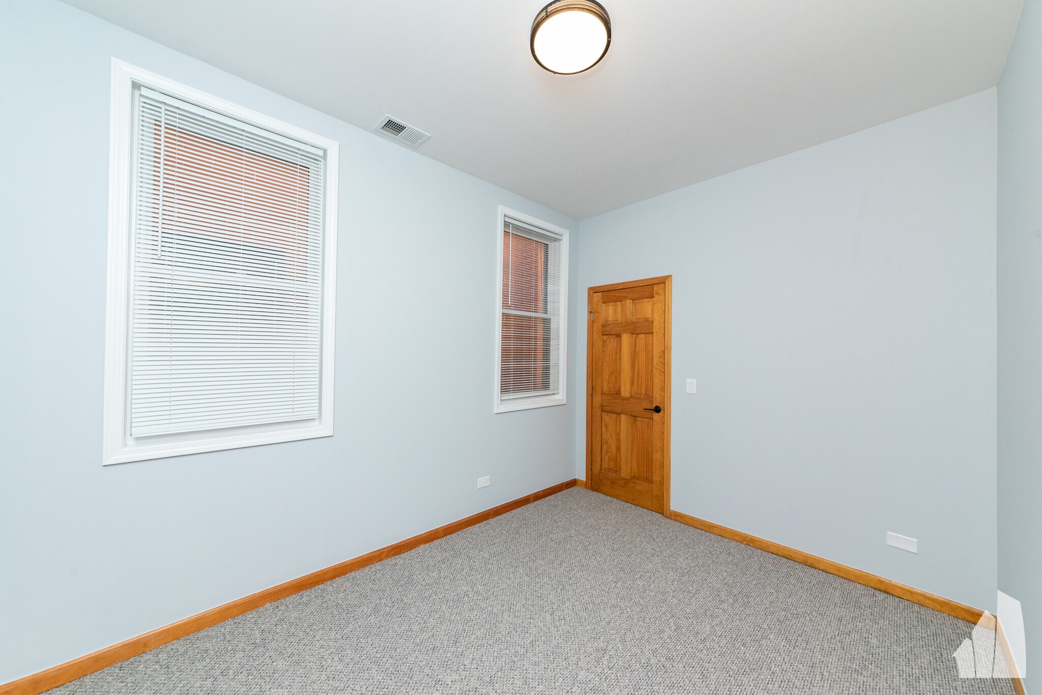 Building Photo - 2338 N Greenview Ave