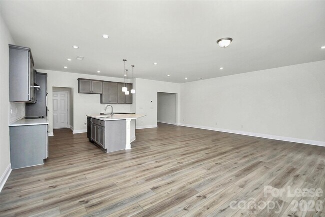 Building Photo - 6029 Mariemont Cir