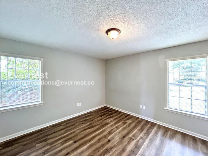 Building Photo - 2092 Hornsby Cove