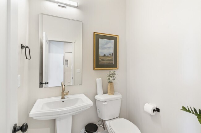 Building Photo - 1175 N Meridian Ln