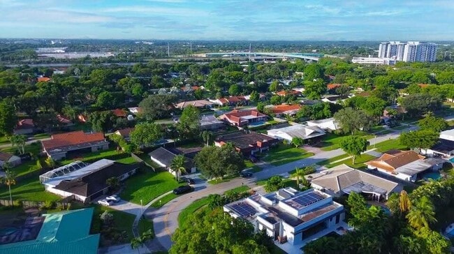 Building Photo - 7410 SW 15th St