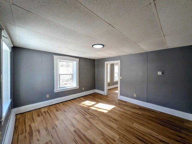 Building Photo - 13-15 Walnut Street Unit 1