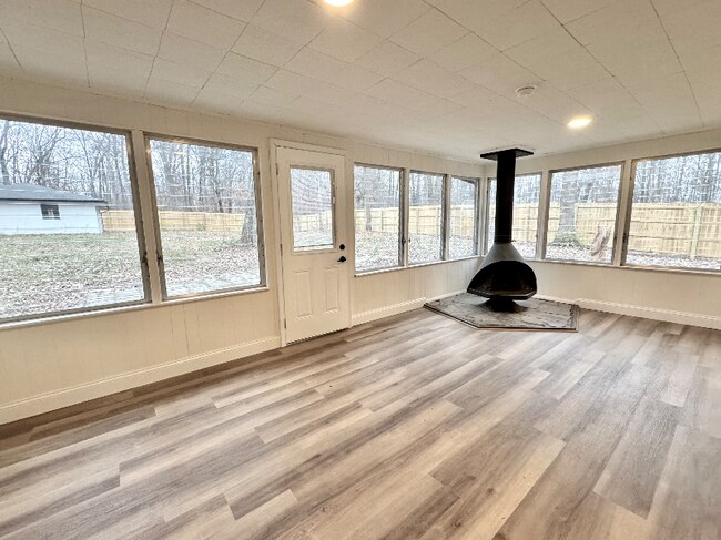 Building Photo - 2051 S Post Rd