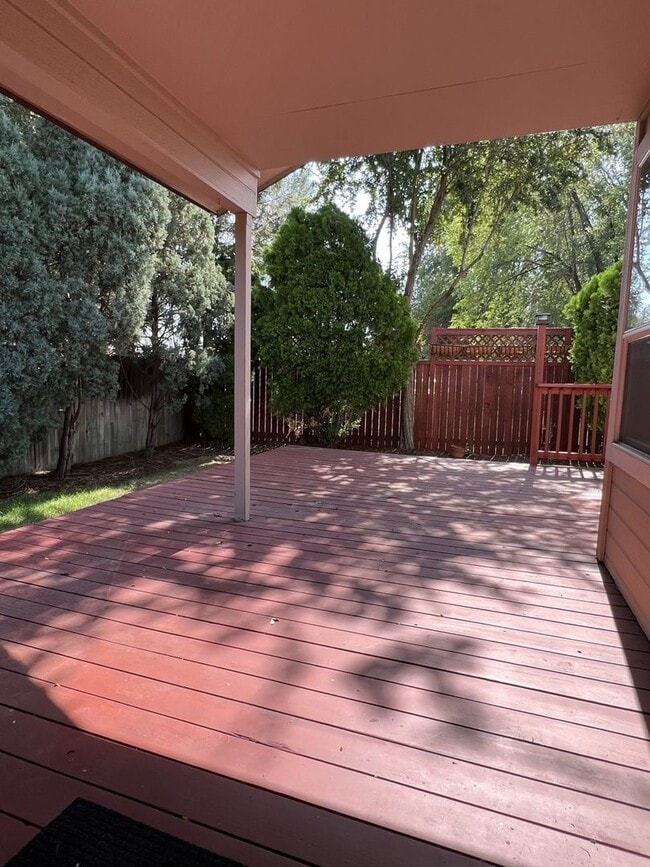 Building Photo - Adorable 3 bed 2 bath home in the Coventry Manor Subdivision just off W State St and N Hartford.
