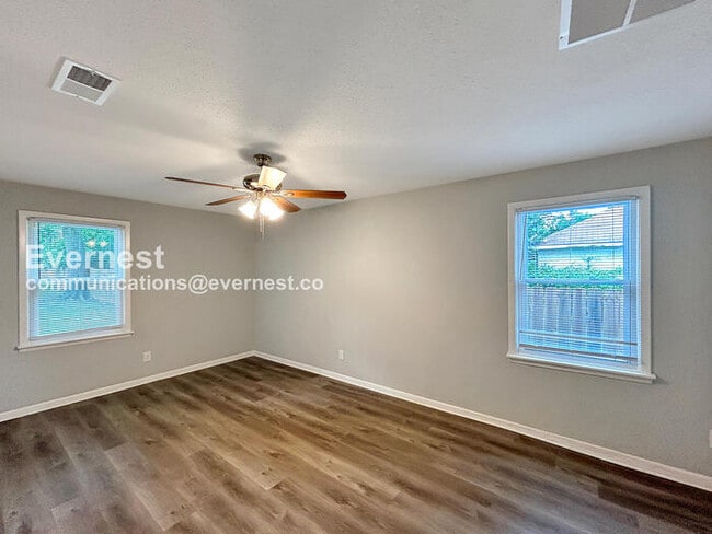 Building Photo - 835 Margo Ln