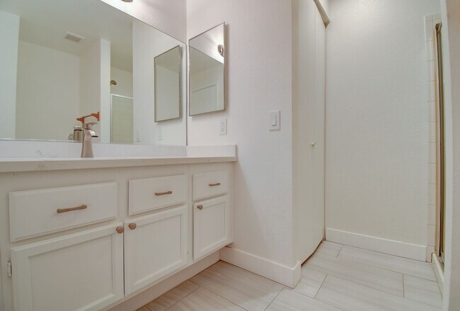 Building Photo - 6867 Tamarus St