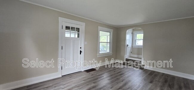 Building Photo - 702 Archer Ave