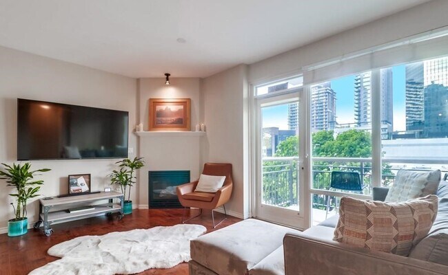 Building Photo - 1240 India St