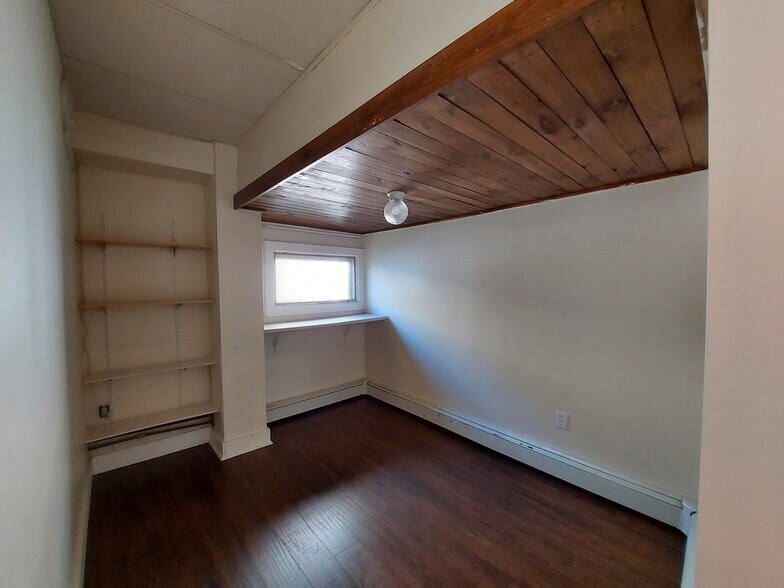 Building Photo - 303 Hanover St