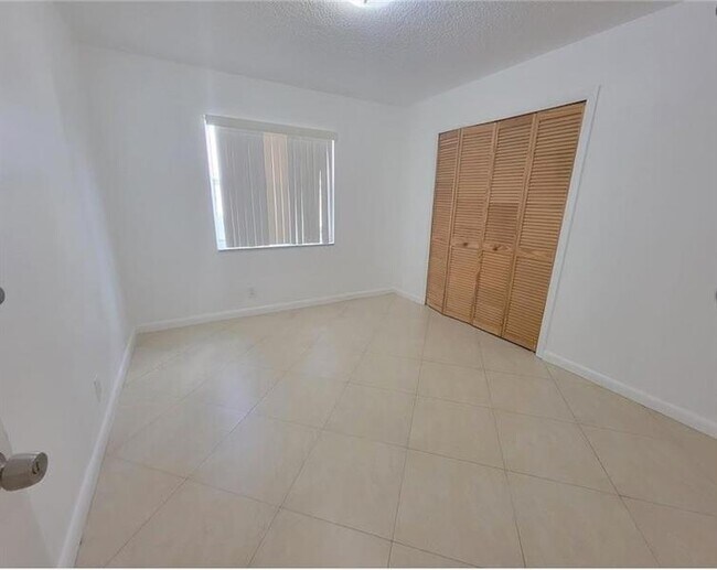 Building Photo - 8071 NW 44th Ct