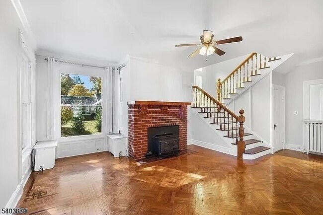 Building Photo - 510 Center St