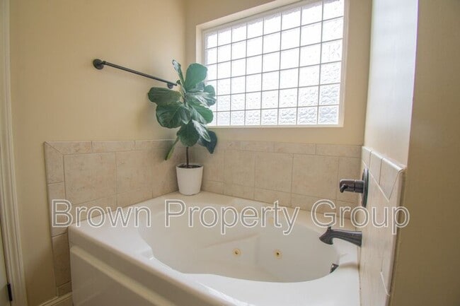 Building Photo - 118 N Dakota Ct