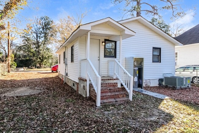 Building Photo - 1607 Lee St