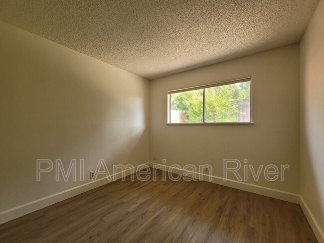 Building Photo - 5834 Sperry Dr