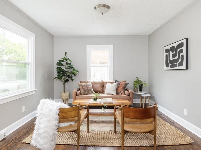 Building Photo - Vintage Charm, Modern Comfort & a Fully Fenced Backyard in Madison