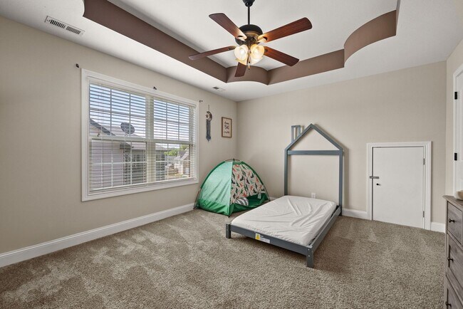 Building Photo - Pet Friendly Four Bedroom with Bonus!