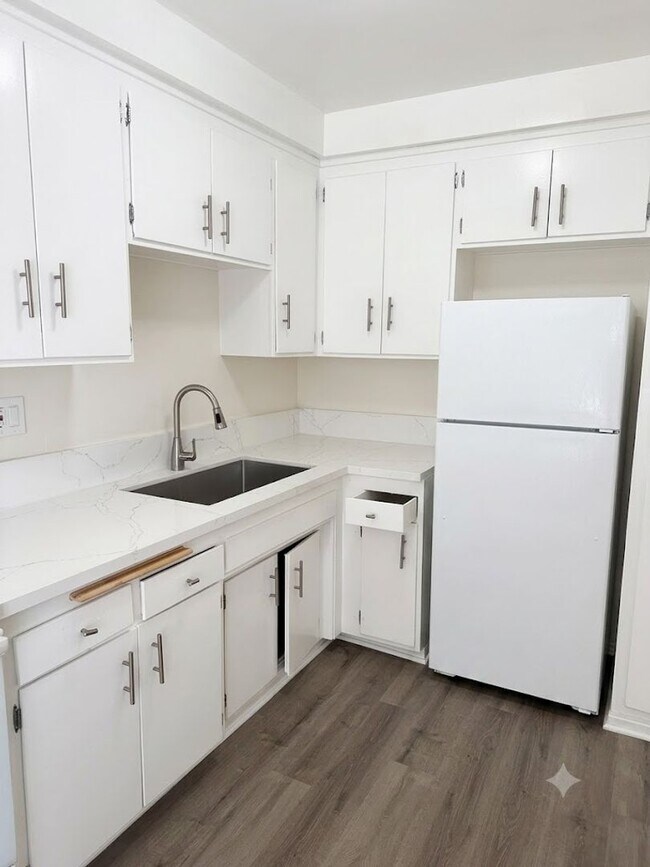 Interior Photo - 13637 Cordary Ave