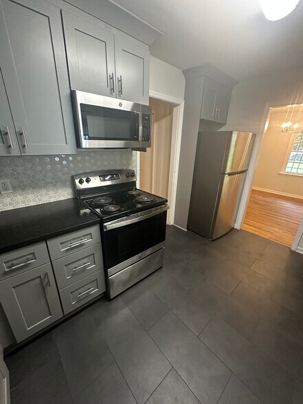 Building Photo - 349 Laquita Dr SE