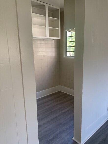 Building Photo - 533 E Lomita Ave
