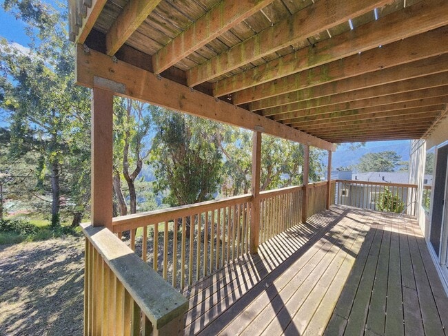 Building Photo - 3 bedroom 3 bathroom hillside Pacifica home with serene views