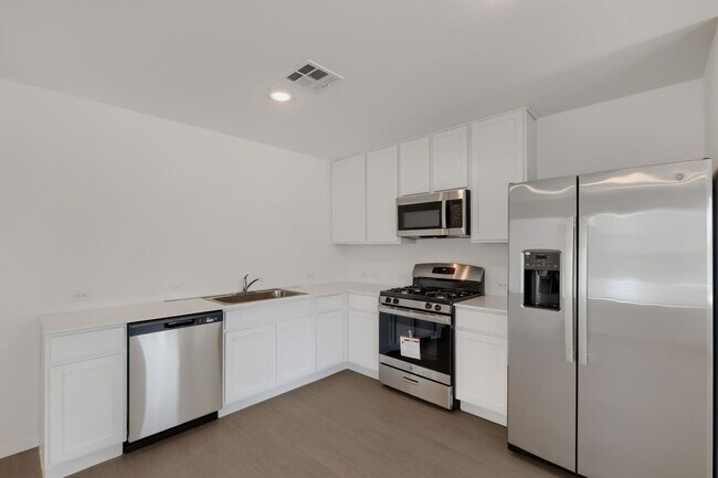 Building Photo - 6829 Chert Chase