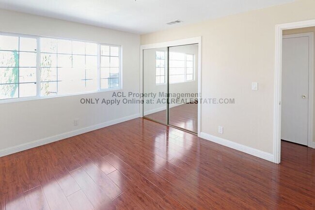 Building Photo - Beautifully updated, One Story Fremont Hom...