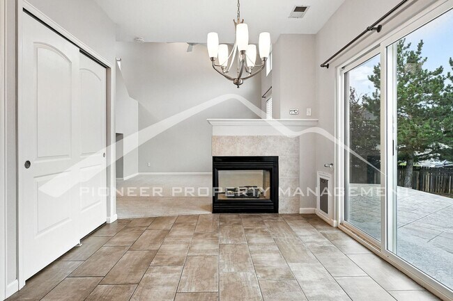 Building Photo - Spacious Home with Washer/Dryer and Centra...