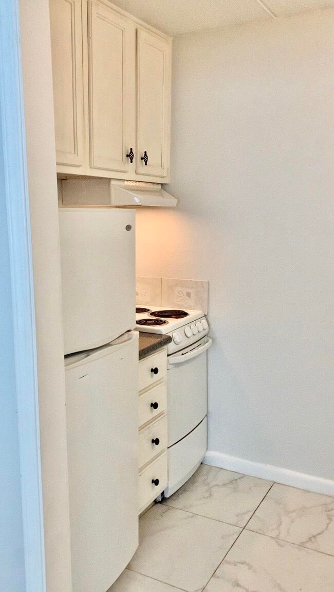 Building Photo - 209 W Miracle Strip Pkwy