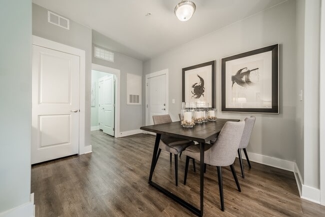 Building Photo - Meridian at Ten Ten