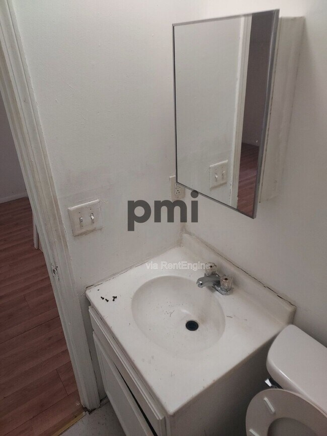 Building Photo - 904 W Macon St