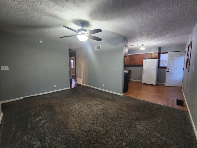 Building Photo - 3 Bedroom Home in Shawnee