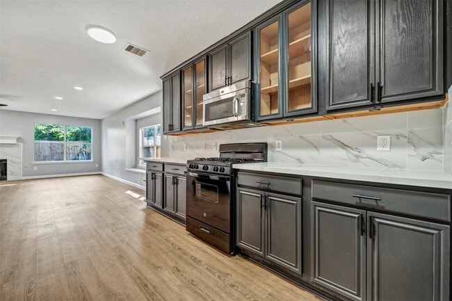 Building Photo - 22250 Queenbury Hills Dr