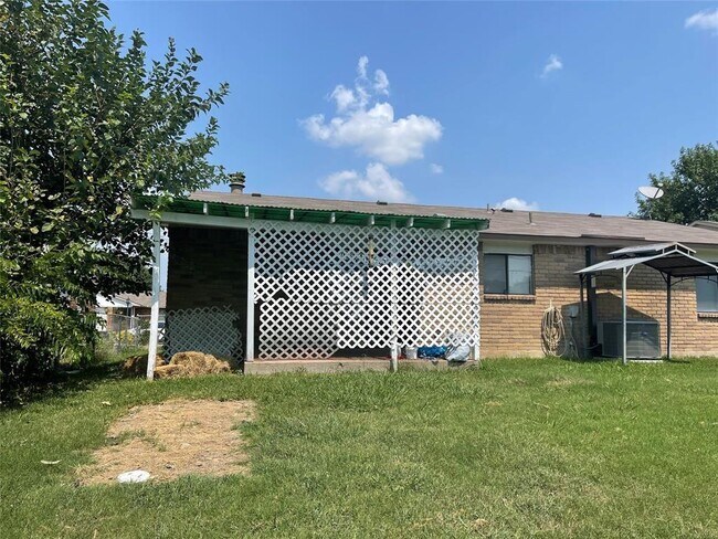 Building Photo - 630 Valley View Dr