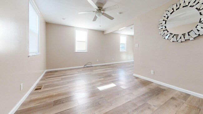 Building Photo - 8008 Algon Ave