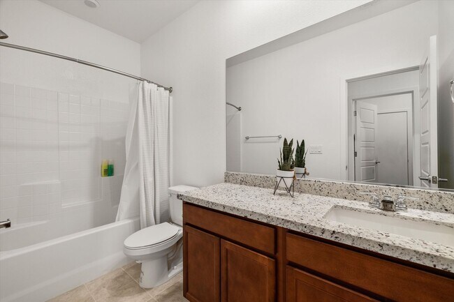 Building Photo - Spacious 3-Bed, 2-Bath Home with 2-Car Garage & Open Floor Plan