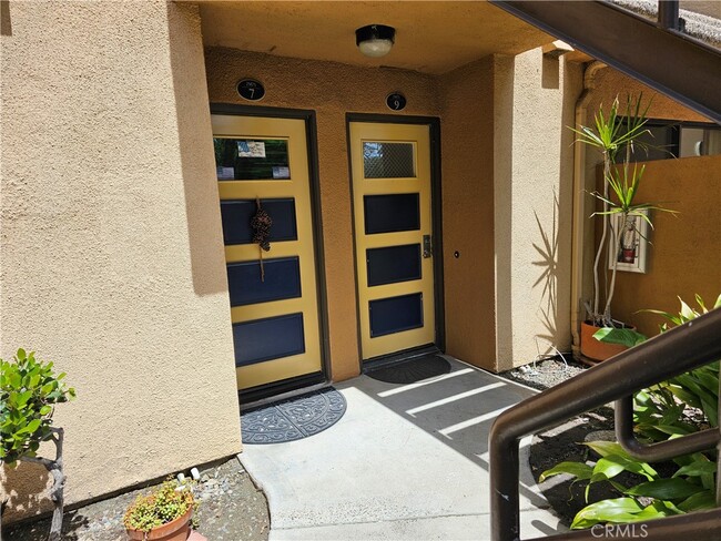 Building Photo - 25671 Le Parc Unit 9