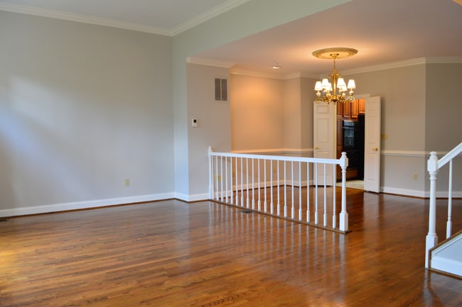Building Photo - Large Townhouse 3 Bedroom 2 Full Baths and...