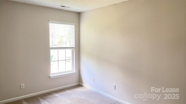 Building Photo - 8620 Grey Squirrel Ct