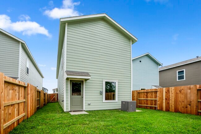 Building Photo - 21443 Carosella Dr