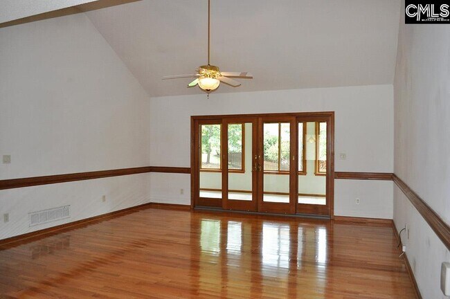 Building Photo - 305 Willowood Pkwy