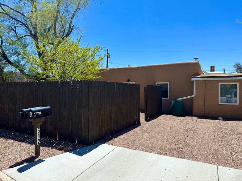Building Photo - 512 Sandia St