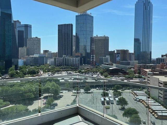 Building Photo - 2408 Victory Park Ln