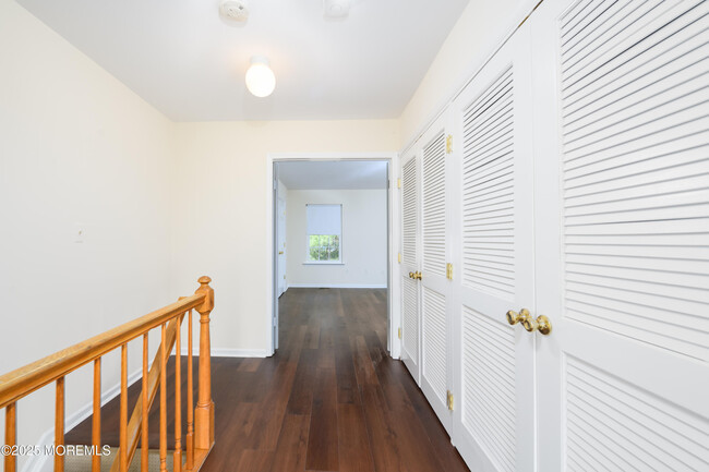 Building Photo - 83 Oak Ln