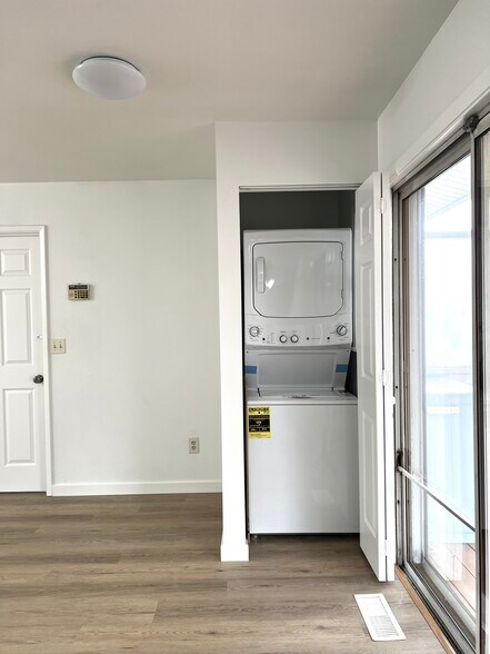 Launry - 25818 19th Ave S