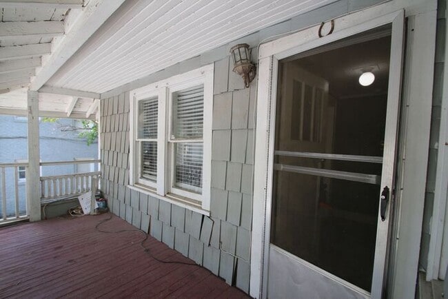 Building Photo - Simply the BEST! Adorable 1 Bedroom/1 Bath...