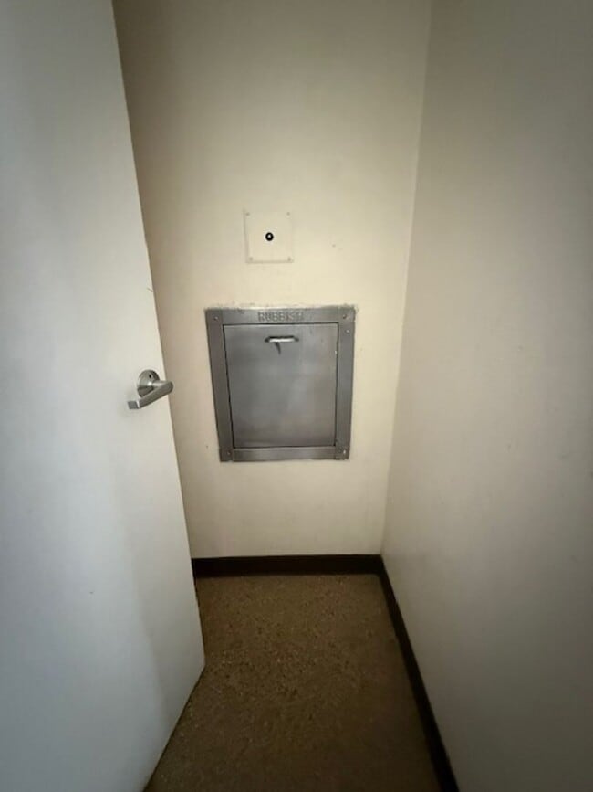 Building Photo - Top floor, 1 Bedroom, 1 Bath Condo in Ston...