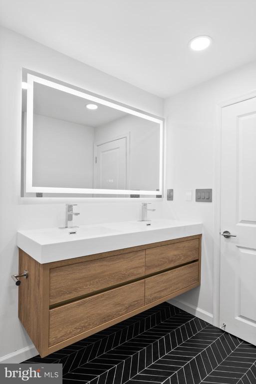 Building Photo - 931 Westminster St NW