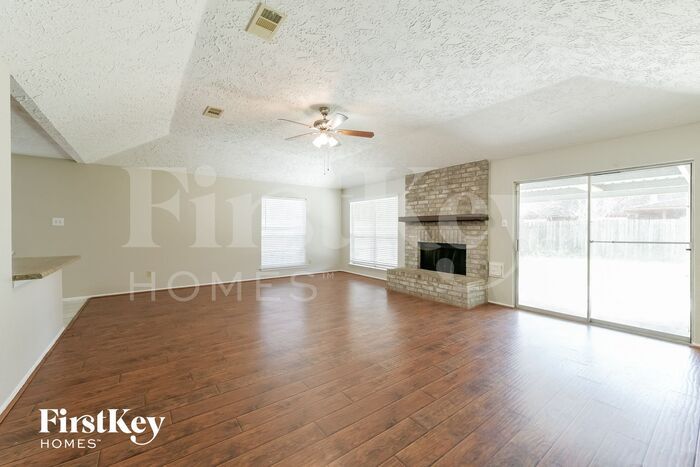 Building Photo - 8326 Carmelwood Ln