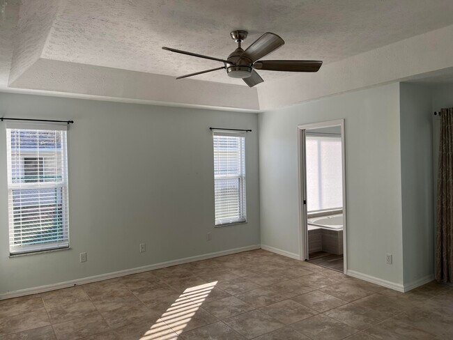 Building Photo - 1911 SE Gaskins Cir